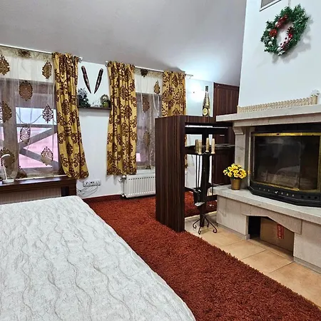 Pamporovo, Ski-in Ski-out, Family Apartment, Lift Access *