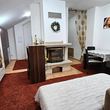 Pamporovo, Ski-in Ski-out, Family Apartment, Lift Access Pamporovo